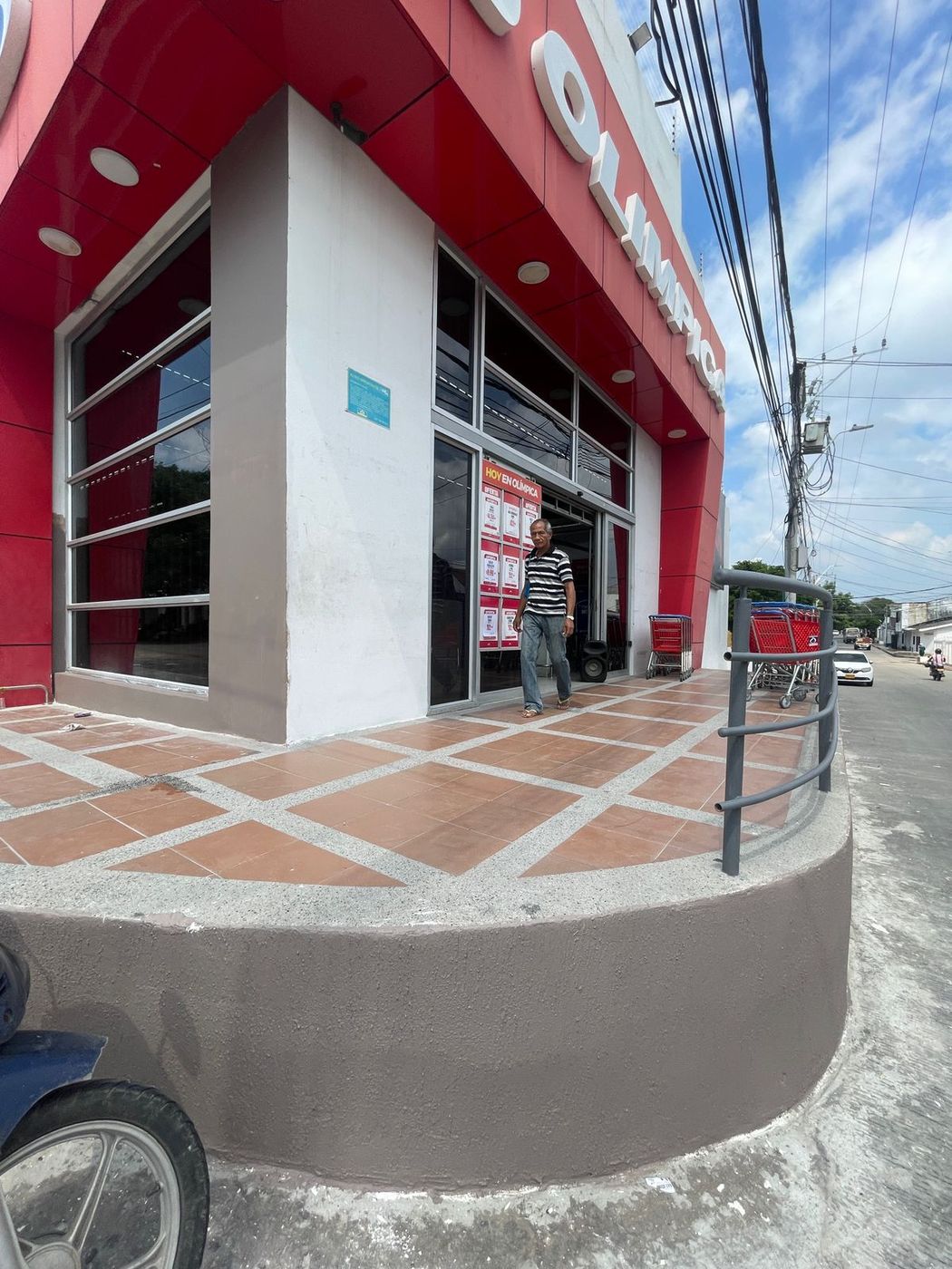Z.F. La Cayena · Olímpica — civil works and finished store